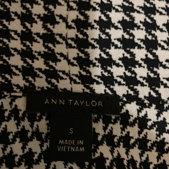 Ann Taylor Women’s Black & White Hounstooth Blouse - Picture 6 of 8